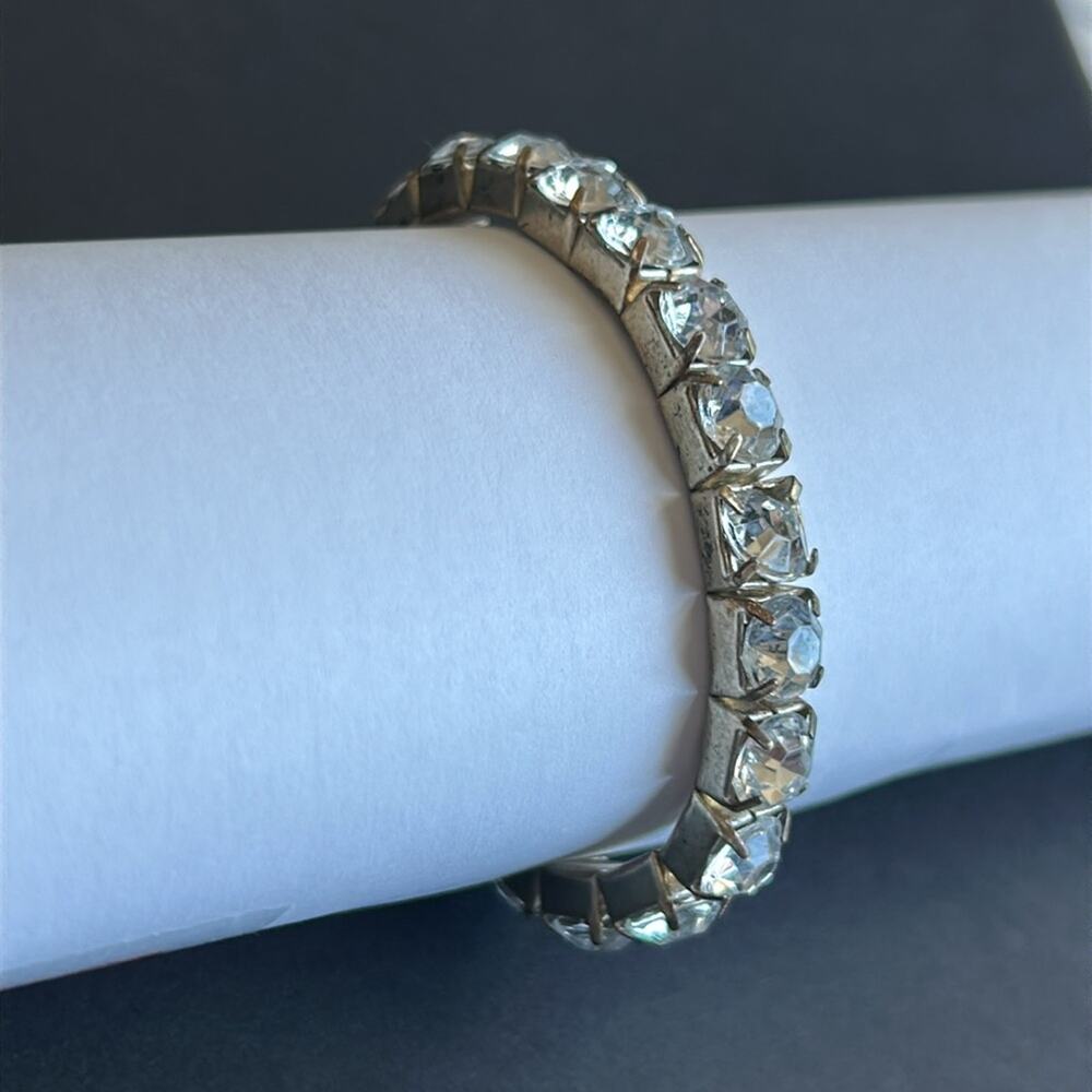 Women’s vintage gold tone crystal rhinestone‎ bracelet one size stretches - Picture 4 of 8